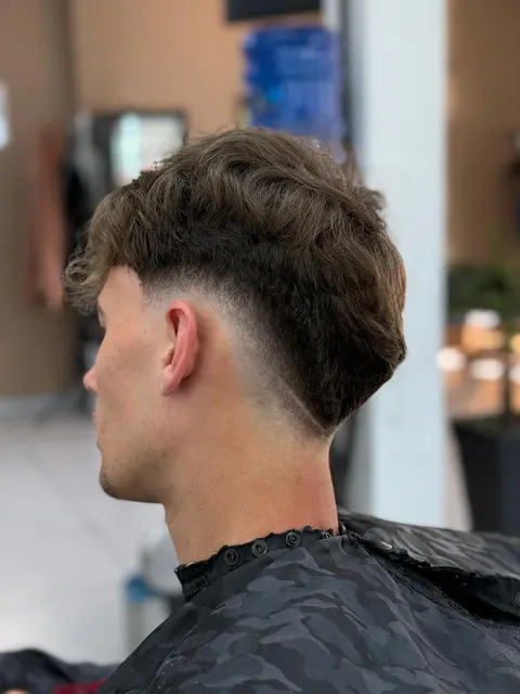 Corte mullet com degradê na Standard Barbearia